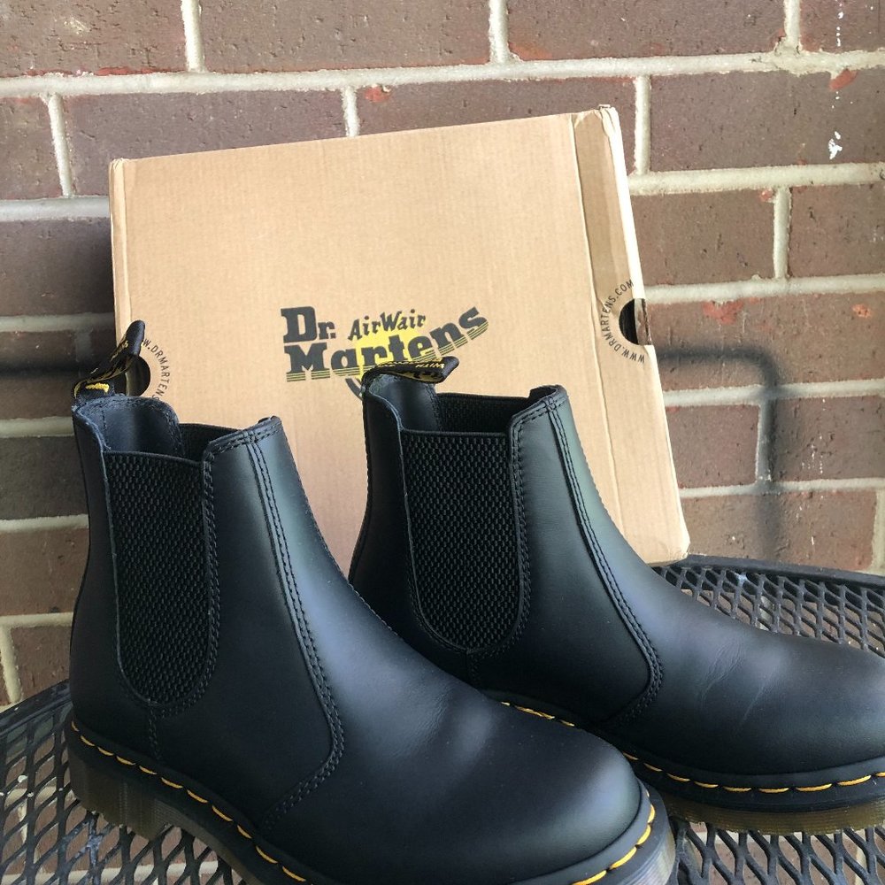 Dr. Martens 2976 Women's Chelsea Boot Size US 7